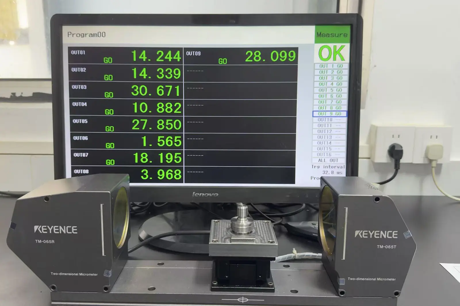 Optical micrometer gauging station with live measurement readout